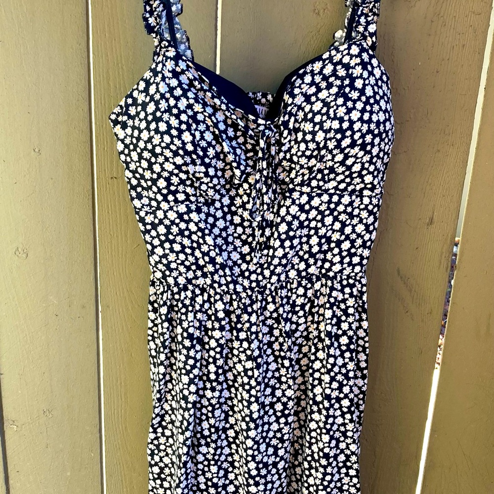 Cute Strappy Dress: Black with Daisies